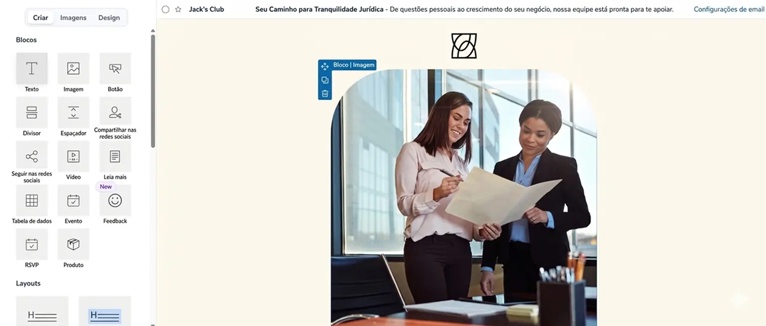 O criador de emails do Constant Contact possui blocos de construção à esquerda e pré-visualização do email à direita.