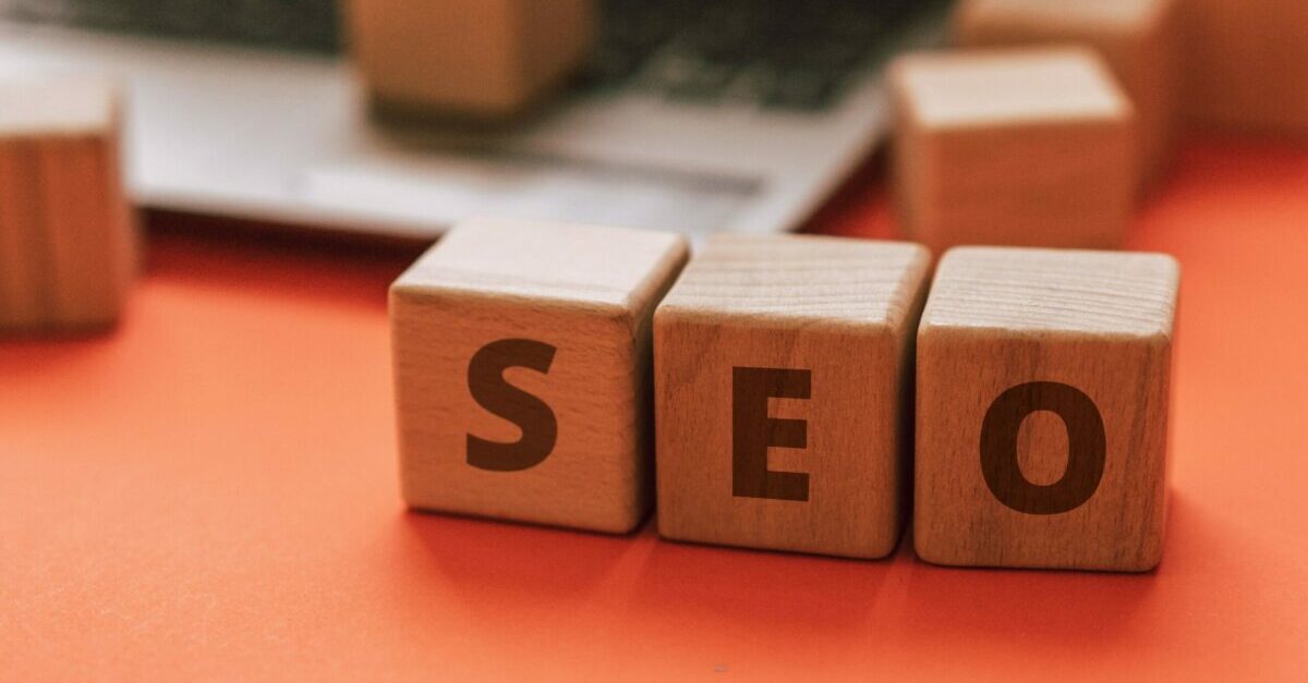8 stratégies SEO pour générer du trafic vers votre site web (avec exemples)