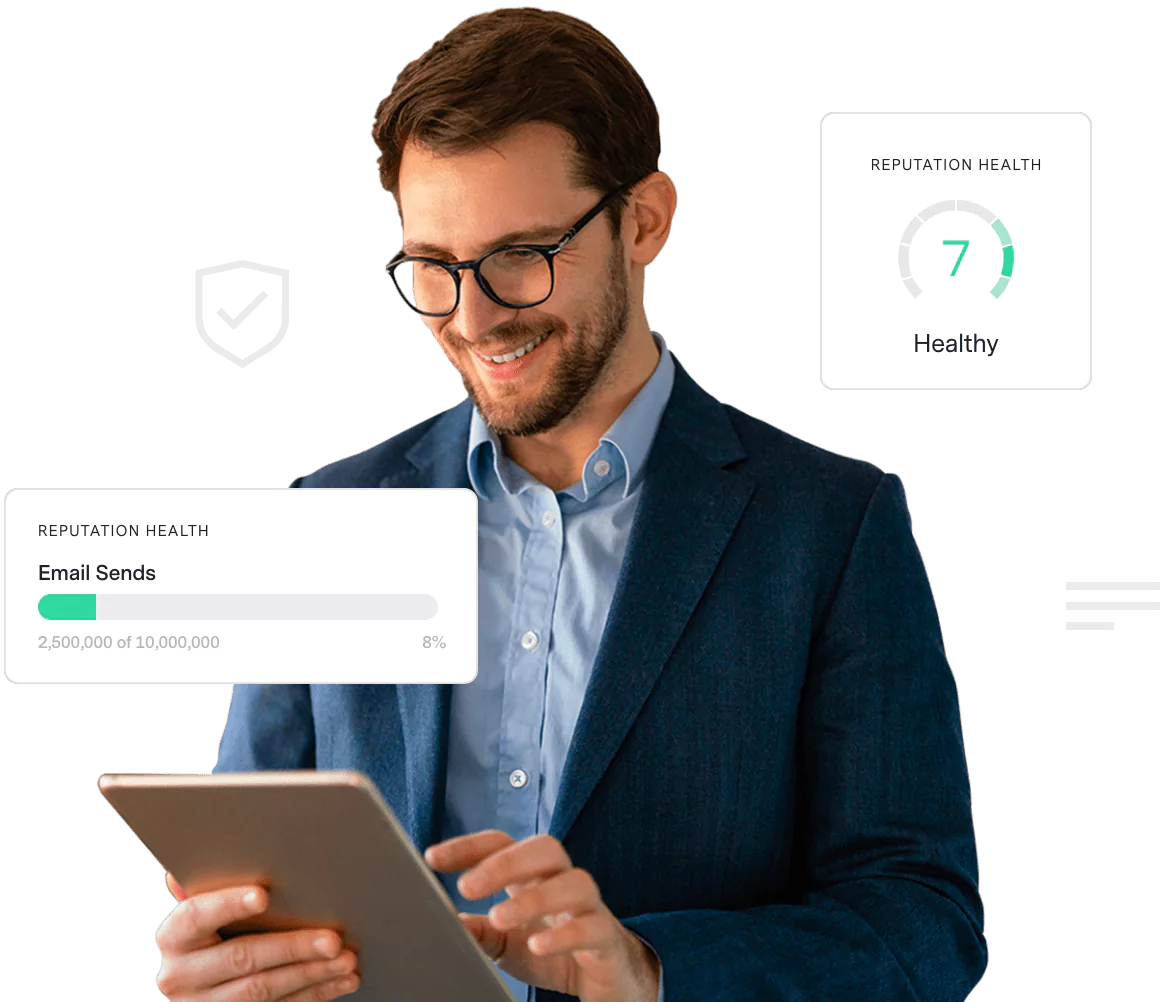persona che esamina la reputazione dell'email marketing